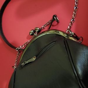 Kisslock Crossbody Black Hardware